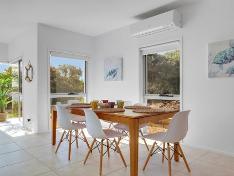 Sandy Cove - Taree Accommodation 3