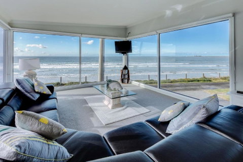 Sandy Cove - Taree Accommodation 0