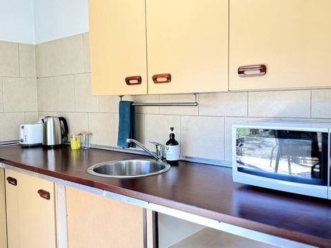 Shops Across St! Cute Studio In Salisbury - Taree Accommodation 2