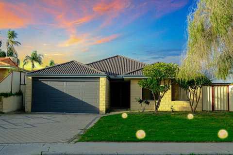 Spacious 5Bedroom 6beds House Near Airport - Taree Accommodation 0