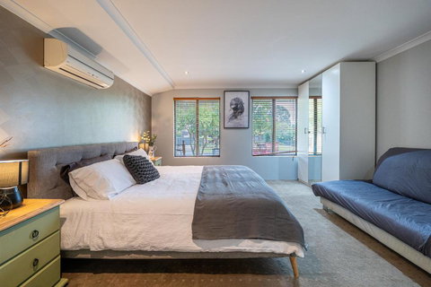 Spacious 5Bedroom 6beds House Near Airport - Taree Accommodation 3