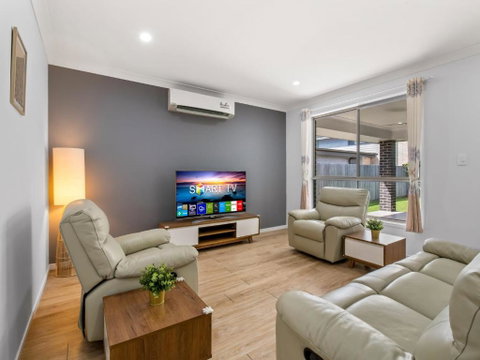 Spacious Newly Furnished 4BD Family Retreat - Taree Accommodation 0