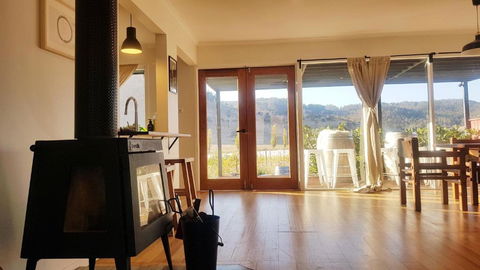 The Harvest, Ese Vineyard Cottage - Taree Accommodation 2