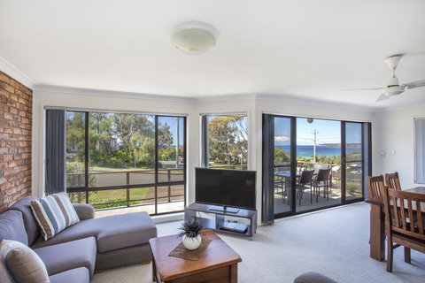 Beachside Getaway - Taree Accommodation 2