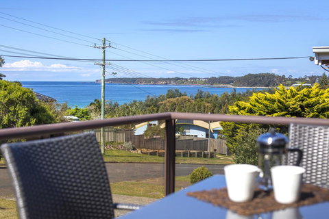 Beachside Getaway - Taree Accommodation 0