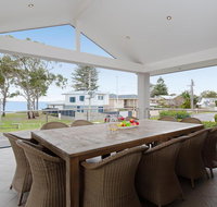 Beauty and the Beach' 88 Foreshore Drive - large home with WIFI  water views - Taree Accommodation