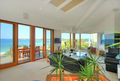 BEDARRA, MOLLYMOOK BEACH - Taree Accommodation 0