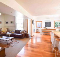 Best Location in Hobart Luxury 4 bedroom with stunning views - Taree Accommodation
