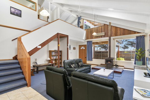 Black Dolphin Waterfront Townhouse - Bay Views - Taree Accommodation 0