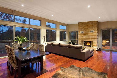 Blue Cliff Retreat - Taree Accommodation 0