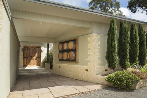 Blue Cliff Retreat - Taree Accommodation 3