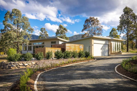 Blue Cliff Retreat - Taree Accommodation 1