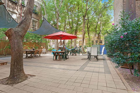 Blue Parrot Youth Hostel - Taree Accommodation 1