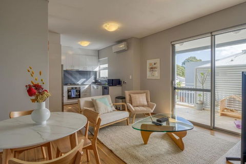 The Nordic Nook - A Relaxed Redcliffe Stay - Taree Accommodation 2