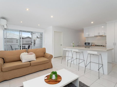 Three Bedroom, Two Bathroom Family Home - Taree Accommodation 1
