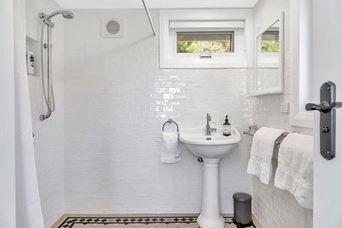 Time Out Train Station - Taree Accommodation 3