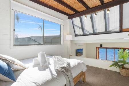 Waterfront Scotland Island Holiday Home - Family & Pet Friendly - 3 Bedrooms - Wifi - Netflix - Private Jetty - Taree Accommodation 3
