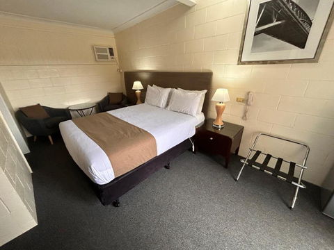 Warren Motor Inn - Taree Accommodation 1