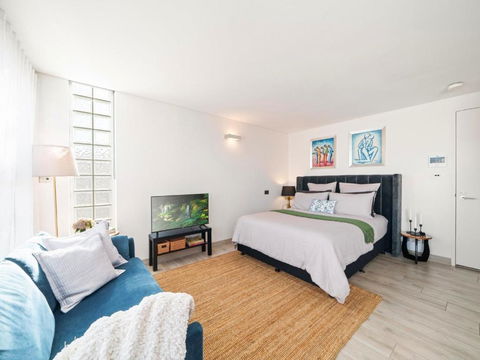 XQ Collection La Casa De Frida - Modern Studio With Balcony - Taree Accommodation 3