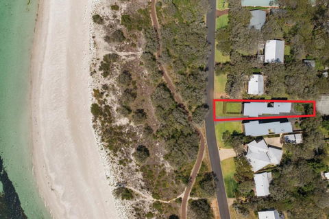 XYZ Holiday Home - Taree Accommodation 0