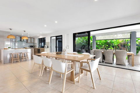 YALLA24-Luxury Resort Style Home - Taree Accommodation 3