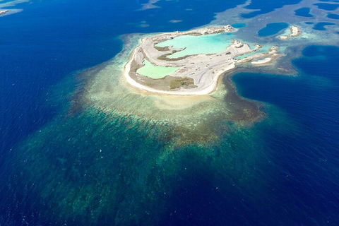 Abrolhos Islands Fixed-Wing Scenic Flight - Taree Accommodation 4