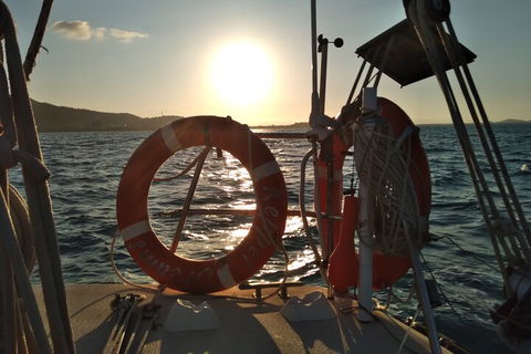 Townsville Small Group Early Morning Sailing Cruise Boat Tour Charter Hire - Taree Accommodation 0